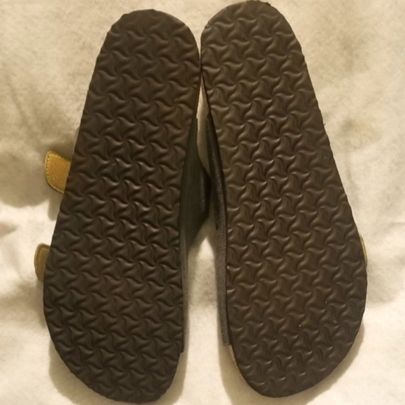 Muk Luks Women's Grey Double Strapped Slip on Sandals, size 9 - Picture 4 of 6